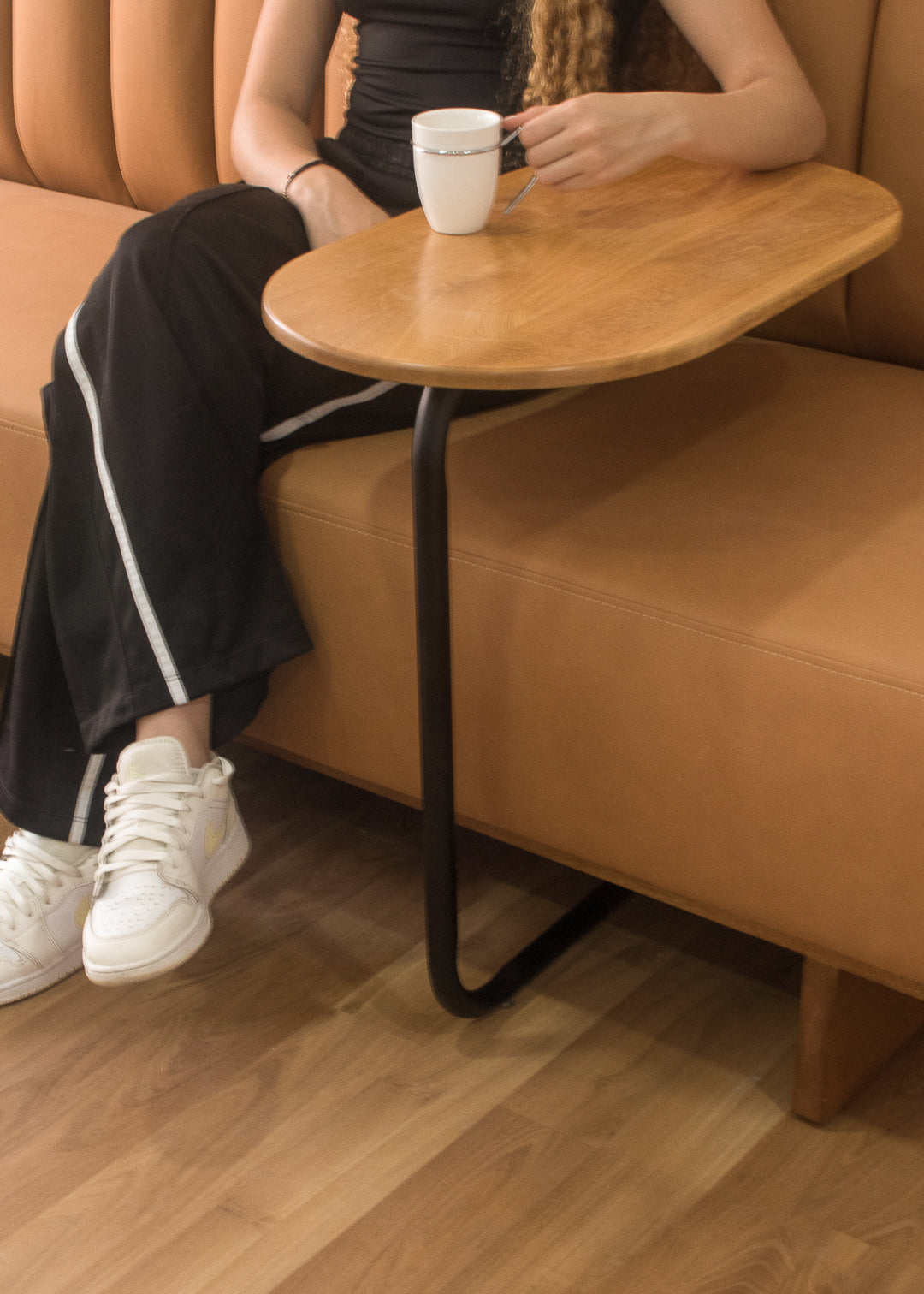mesa auxiliar en madera y metal