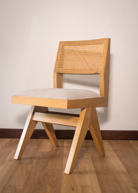 Silla en madera con espaldar en mimbré 