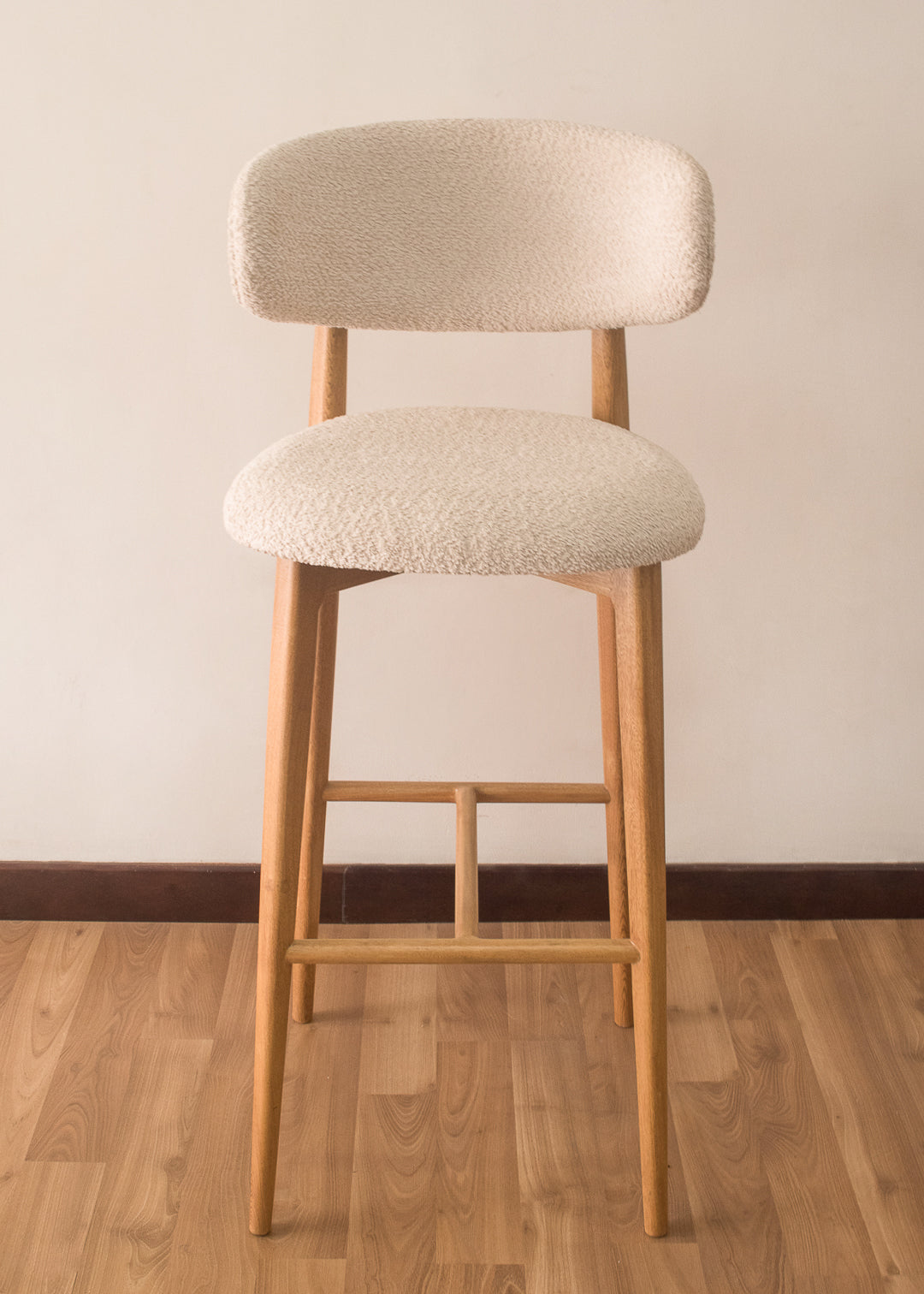 Silla de barra en madera con tela ovejera