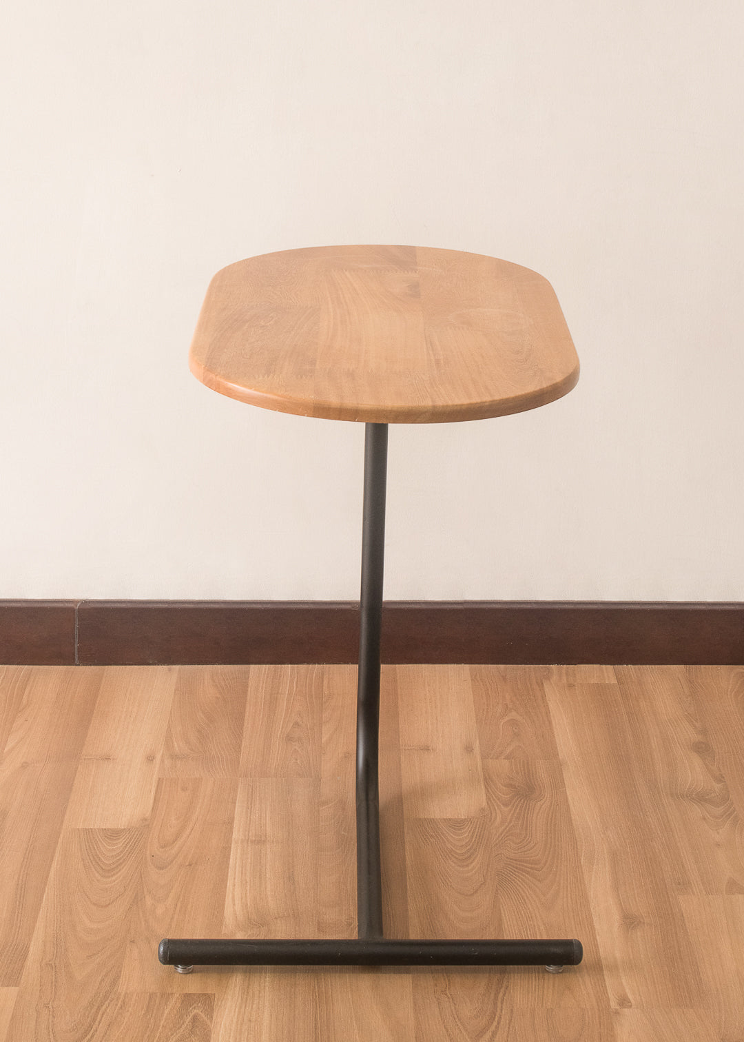mesa auxiliar en madera y metal