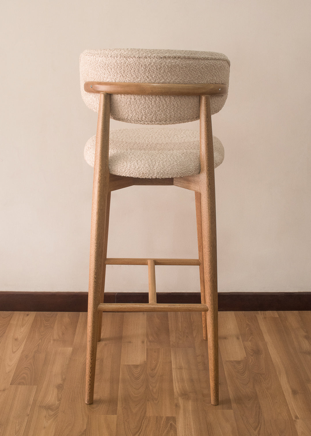 Silla de barra en madera con tela ovejera