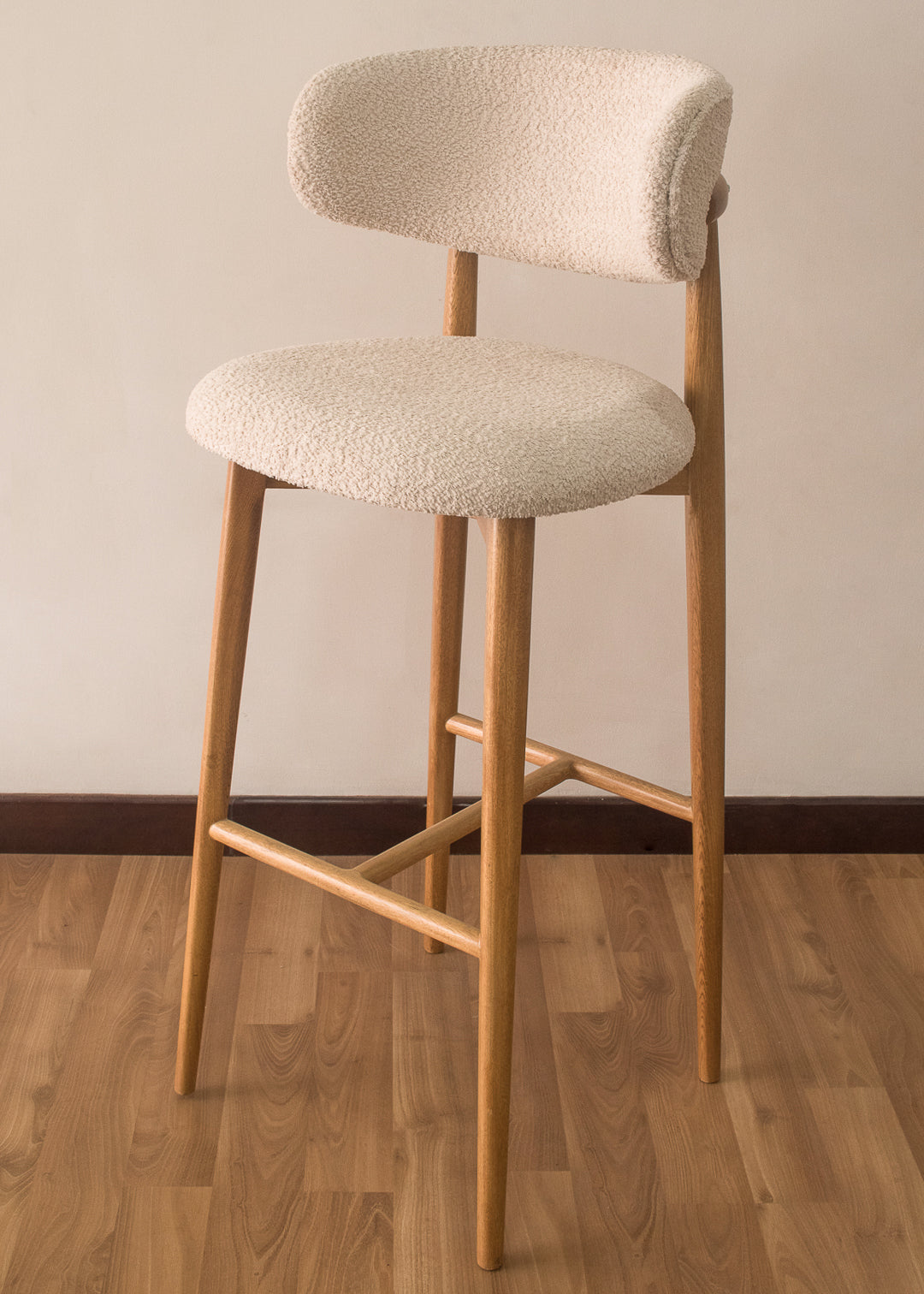 Silla de barra en madera con tela ovejera