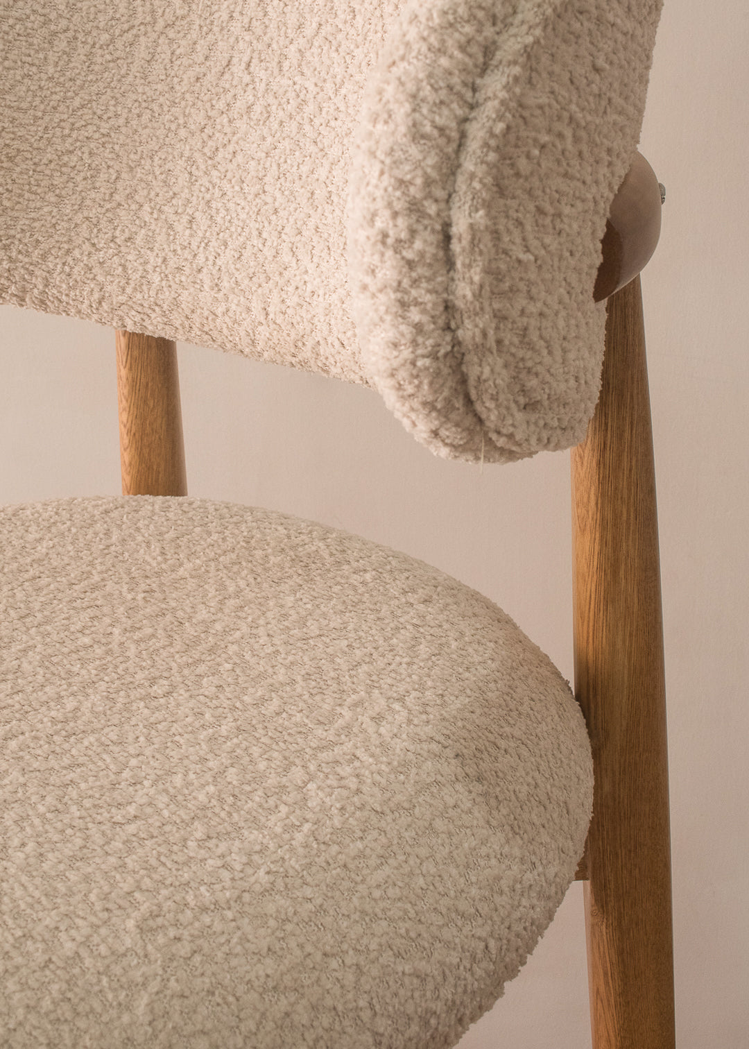 Silla de barra en madera con tela ovejera 