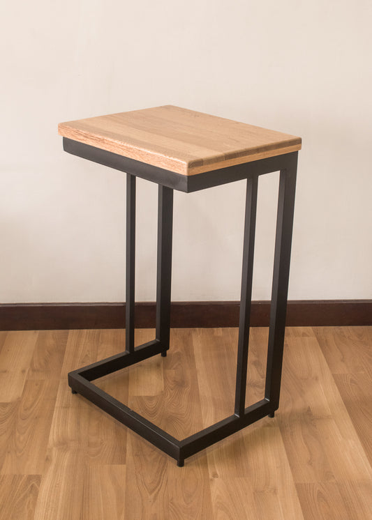 Mesa auxiliar en metal y madera