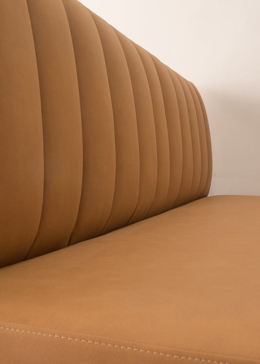 Sofa base en Madera y  tapizado cuero vegano acanalado