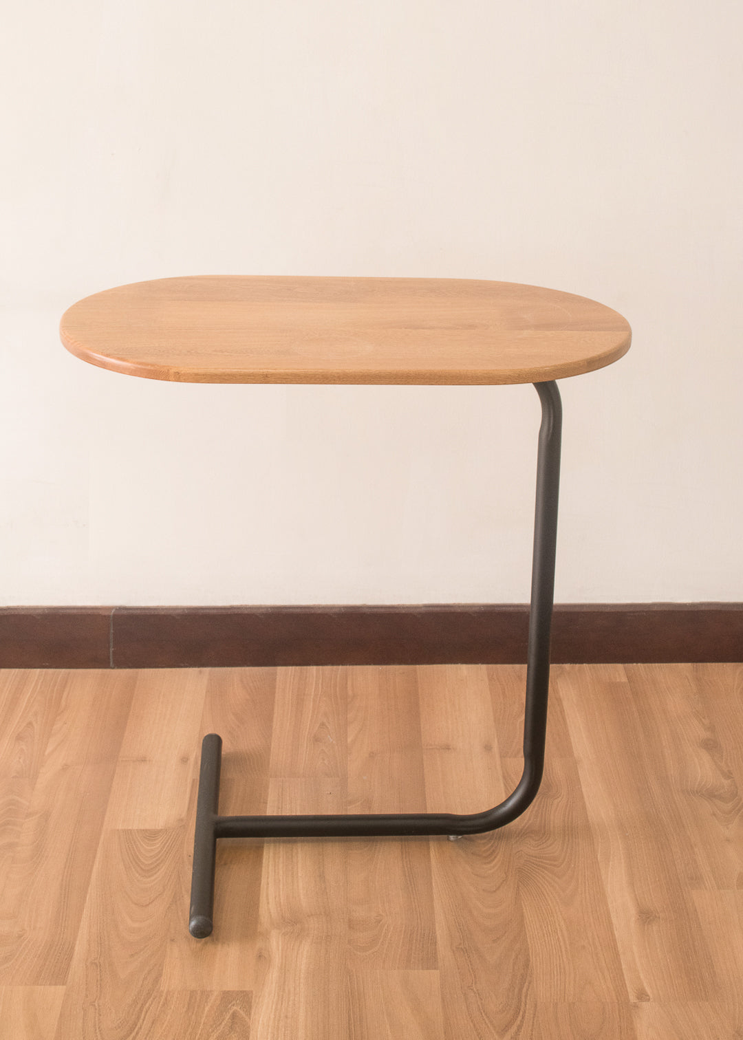 mesa auxiliar en madera y metal